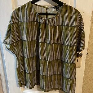 Banana Republic Green and White Patterned Blouse